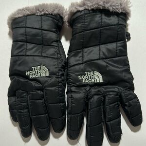 Girls’ gloves size Small